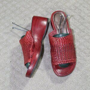 Anne Klein Women's Sz 7M Red Woven Slide On Platform Sandals